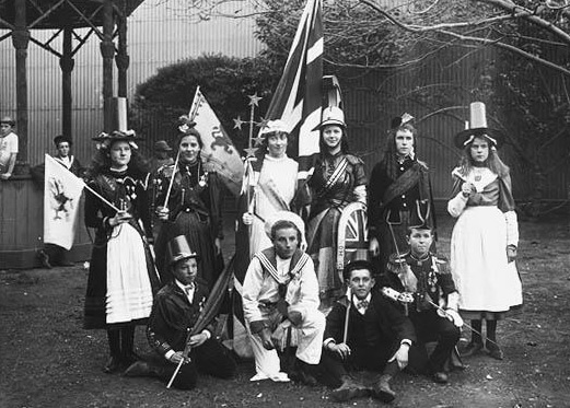 Children taking part in Federation celebrations, 1901